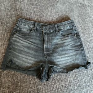 American Eagle, curvy mom short, size 6 black.